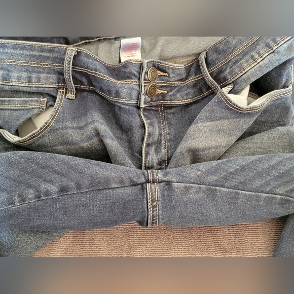 Women's Sz 20 SO Brand Embroidered Blue Jeans PLUS SIZE Y2K Cottagecore NICE - Picture 8 of 9